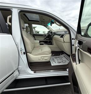 2019 Lexus GX 460   - Photo 22 - Bakersfield, CA 93301
