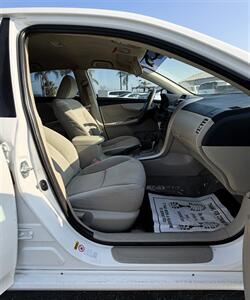 2012 Toyota Corolla LE   - Photo 16 - Bakersfield, CA 93305