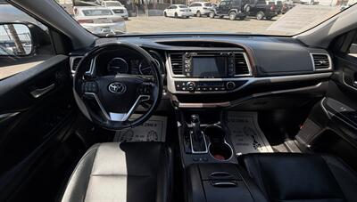 2019 Toyota Highlander Limited Platinum - Photo 24 - Bakersfield, CA 93301