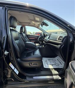 2019 Toyota Highlander Limited Platinum - Photo 19 - Bakersfield, CA 93301