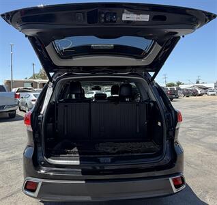 2019 Toyota Highlander Limited Platinum - Photo 13 - Bakersfield, CA 93301