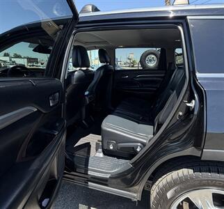 2019 Toyota Highlander Limited Platinum - Photo 8 - Bakersfield, CA 93301