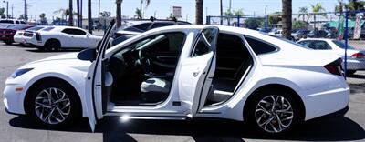 2022 Hyundai SONATA SEL   - Photo 5 - Bakersfield, CA 93305