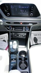 2022 Hyundai SONATA SEL   - Photo 19 - Bakersfield, CA 93305