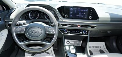 2022 Hyundai SONATA SEL   - Photo 18 - Bakersfield, CA 93305