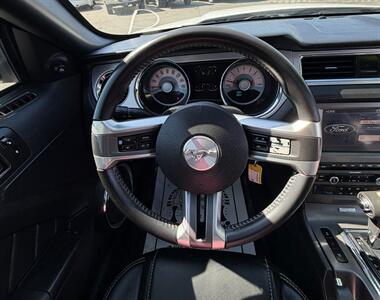2012 Ford Mustang V6 Premium - Photo 20 - Bakersfield, CA 93301