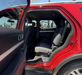 2017 Ford Explorer XLT   - Photo 7 - Bakersfield, CA 93305