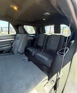 2017 Ford Explorer XLT   - Photo 8 - Bakersfield, CA 93305