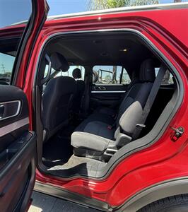 2017 Ford Explorer XLT   - Photo 10 - Bakersfield, CA 93305