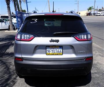 2019 Jeep Cherokee Latitude FWD   - Photo 4 - Bakersfield, CA 93305