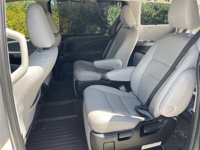 2017 Toyota Sienna XLE 7-Passenger Auto   - Photo 8 - Bakersfield, CA 93305
