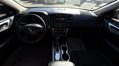 2019 Nissan Pathfinder S - Photo 19 - Bakersfield, CA 93305