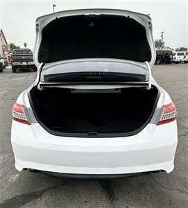 2011 Toyota Camry   - Photo 10 - Bakersfield, CA 93305