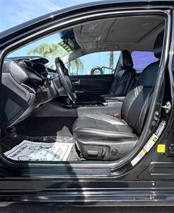 2013 Toyota Avalon Hybrid XLE Premium - Photo 6 - Bakersfield, CA 93305