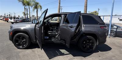 2022 Jeep Grand Cherokee Laredo - Photo 5 - Bakersfield, CA 93301