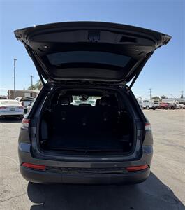 2022 Jeep Grand Cherokee Laredo - Photo 13 - Bakersfield, CA 93301