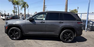 2022 Jeep Grand Cherokee Laredo - Photo 4 - Bakersfield, CA 93301