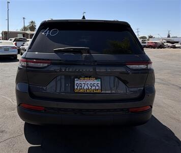 2022 Jeep Grand Cherokee Laredo - Photo 11 - Bakersfield, CA 93301