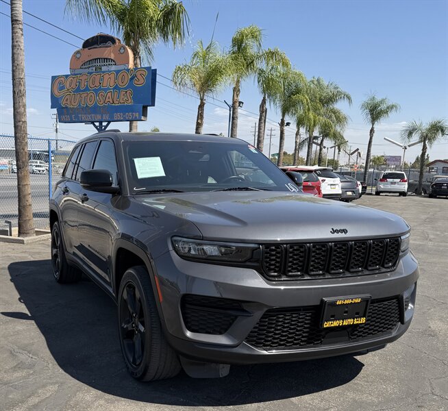 2022 Jeep Grand Cherokee Laredo  
