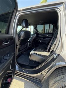 2022 Jeep Grand Cherokee Laredo - Photo 9 - Bakersfield, CA 93301