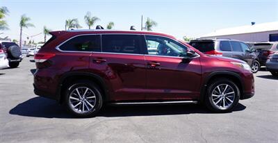 2017 Toyota Highlander XLE   - Photo 17 - Bakersfield, CA 93305