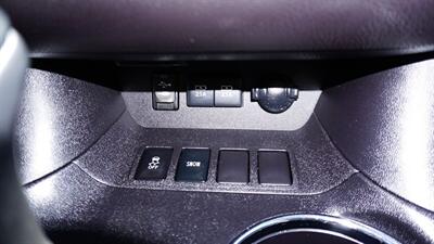 2017 Toyota Highlander XLE   - Photo 26 - Bakersfield, CA 93305