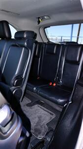 2017 Toyota Highlander XLE   - Photo 8 - Bakersfield, CA 93305