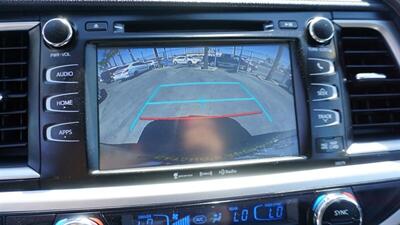 2017 Toyota Highlander XLE   - Photo 28 - Bakersfield, CA 93305