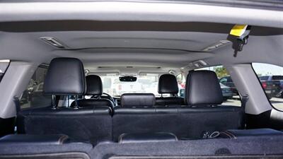 2017 Toyota Highlander XLE   - Photo 14 - Bakersfield, CA 93305