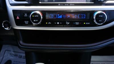 2017 Toyota Highlander XLE   - Photo 25 - Bakersfield, CA 93305