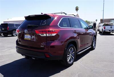 2017 Toyota Highlander XLE   - Photo 16 - Bakersfield, CA 93305