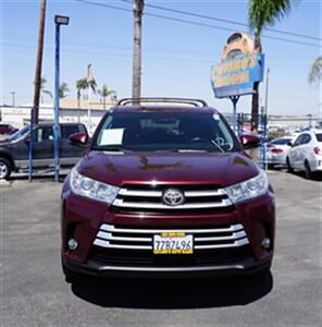 2017 Toyota Highlander XLE   - Photo 2 - Bakersfield, CA 93305