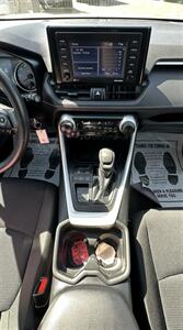 2020 Toyota RAV4 LE   - Photo 19 - Bakersfield, CA 93305