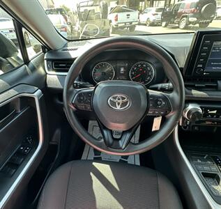 2020 Toyota RAV4 LE   - Photo 20 - Bakersfield, CA 93305