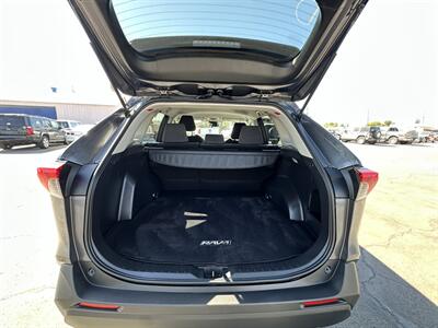 2020 Toyota RAV4 LE   - Photo 11 - Bakersfield, CA 93305