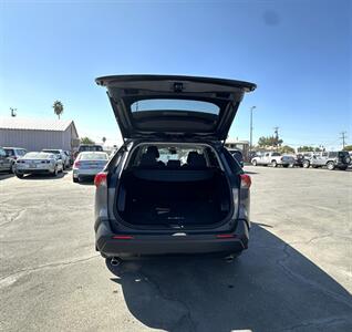 2020 Toyota RAV4 LE   - Photo 10 - Bakersfield, CA 93305