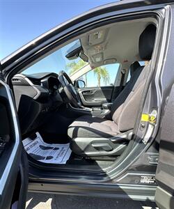 2020 Toyota RAV4 LE   - Photo 6 - Bakersfield, CA 93305