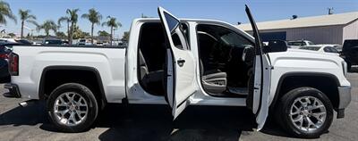 2017 GMC Sierra 1500 SLT   - Photo 15 - Bakersfield, CA 93301
