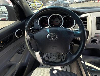 2007 Toyota Tacoma PreRunner V6   - Photo 18 - Bakersfield, CA 93305