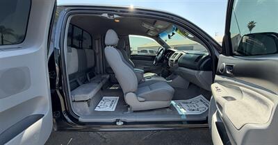 2007 Toyota Tacoma PreRunner V6   - Photo 15 - Bakersfield, CA 93305