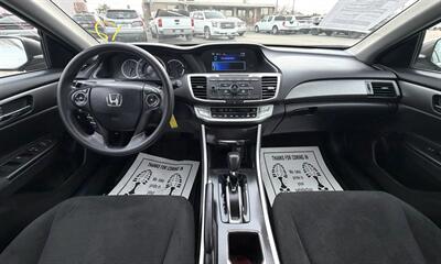 2013 Honda Accord LX   - Photo 18 - Bakersfield, CA 93305