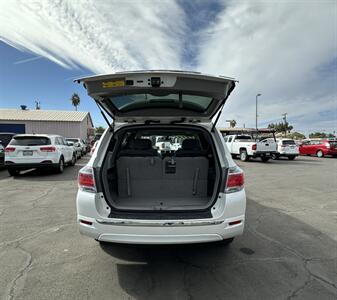 2011 Toyota Highlander Hybrid Limited   - Photo 11 - Bakersfield, CA 93301