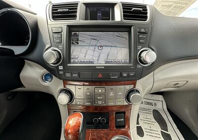 2011 Toyota Highlander Hybrid Limited   - Photo 24 - Bakersfield, CA 93301