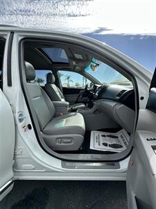 2011 Toyota Highlander Hybrid Limited   - Photo 16 - Bakersfield, CA 93301