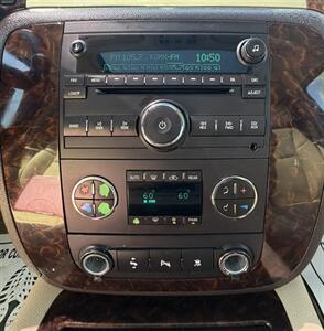 2009 GMC Yukon Denali   - Photo 25 - Bakersfield, CA 93305