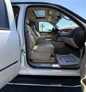 2009 GMC Yukon Denali   - Photo 16 - Bakersfield, CA 93305