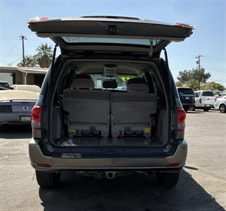 2006 Toyota Sequoia SR5   - Photo 12 - Bakersfield, CA 93305