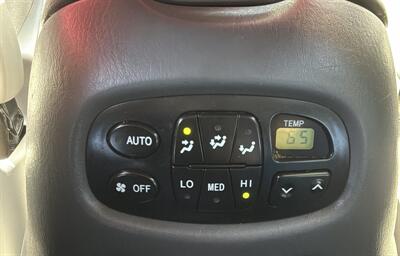 2006 Toyota Sequoia SR5   - Photo 26 - Bakersfield, CA 93305