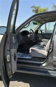 2006 Toyota Sequoia SR5   - Photo 6 - Bakersfield, CA 93305