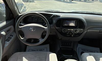 2006 Toyota Sequoia SR5   - Photo 22 - Bakersfield, CA 93305